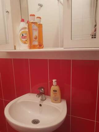 Гостевой дом Rexha Apartments Улцинь Трехместный номер с собственной ванной комнатой-23