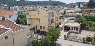 Гостевой дом Rexha Apartments Улцинь Трехместный номер с собственной ванной комнатой-2